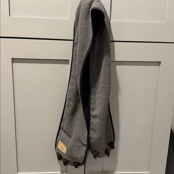 Gray and black kids Gap scarf 🧣