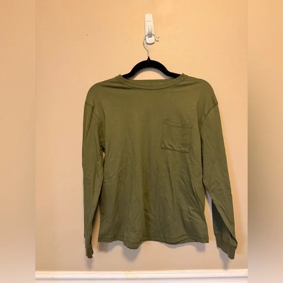 NWOT GAP Men's Sage‎ Long Sleeve Tee