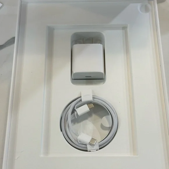 Apple iPad 20W USB-C Power Adapter