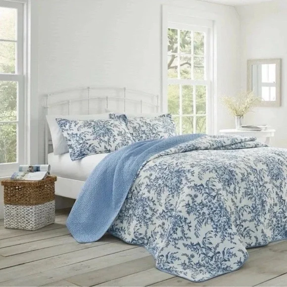 Laura Ashley ~ TWIN Bedford Blue Delft ~ 2Pc Quilt Set Reversible 100% Cotton