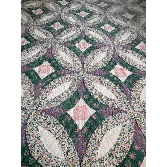 Double Wedding Ring Quilt Lavendar Green Embroidered Floral Farm Cottage Vintage