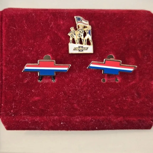 VTG‎ 70s CHEVROLET Bowtie Cufflinks Set W Lapel Pin Car Auto Chevy Cufflinks 76'
