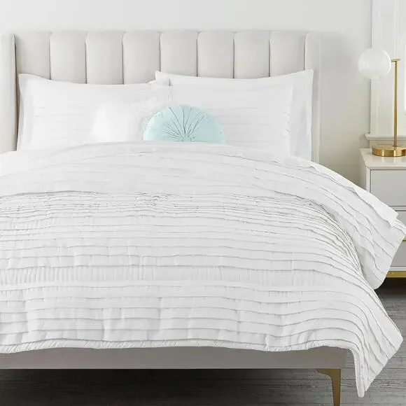 Pottery Barn teen Pretty Pleats Recycled Microfiber Quilt Full queen, White