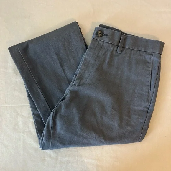 Amazon Essentials Men's Dark Gray Flat Front‎ Chinos Size 30 x 32