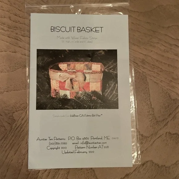 Aunties Two Patterns Biscuit Basket Made With Woven Fabric Strips quilt pattern