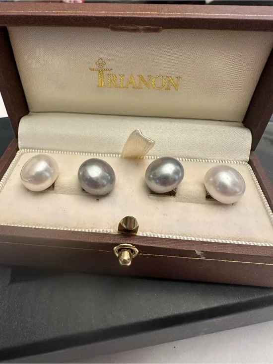 BNIB TRIANON PEARL AND 18K WHITE GOLD CUFFLINKS $2150