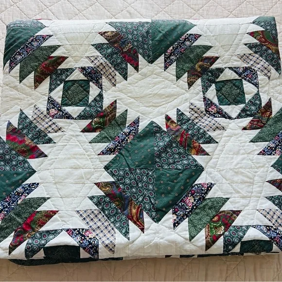 Vintage Pineapple Pattern Cotton Quilt – 100” x 90” Queen/King.
