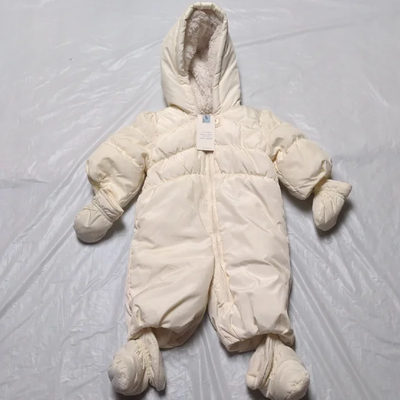 Baby Gap Cream Puffer One Piece Snowsuit Bunting Size 0-6 Months NWT