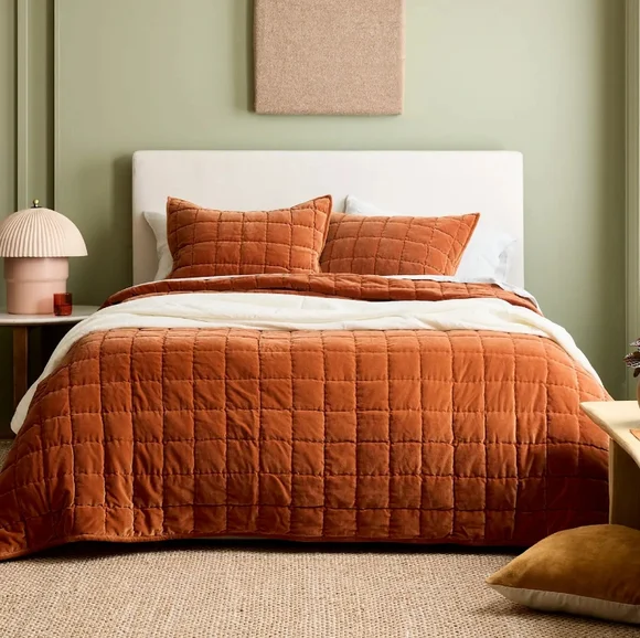 Quince Cotton Velvet Quilt In Terracotta King/Cal King