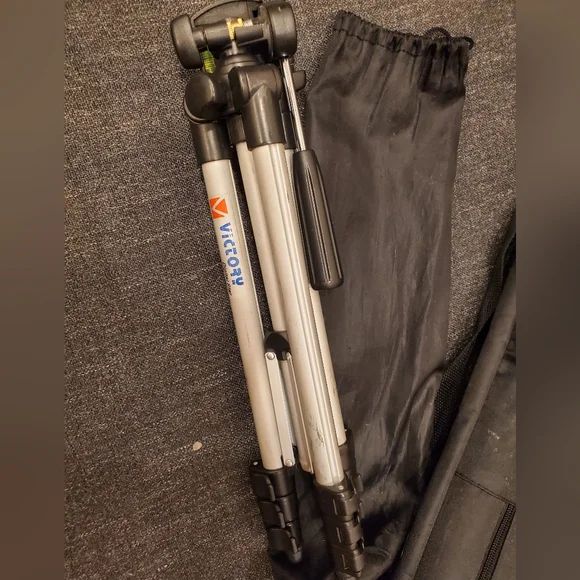 Victory Adjustable 6' Professional Lightweight Tripod with Carrying Case