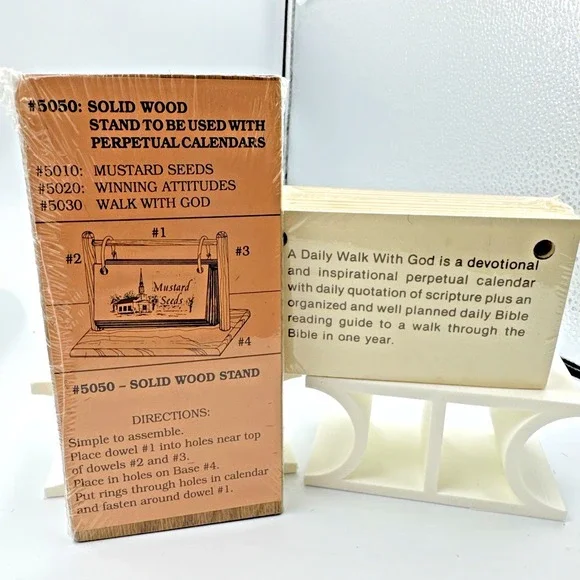 New- Daily Walk with God Perpetual Calendar with Wooden Stand. Bible in a Year.‎