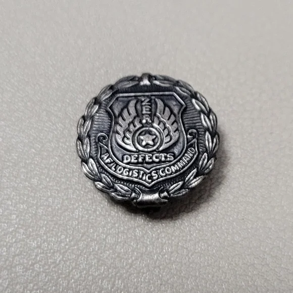 Vintage‎ Unsigned Air Force Logistics Command Zero Defects Pin Military