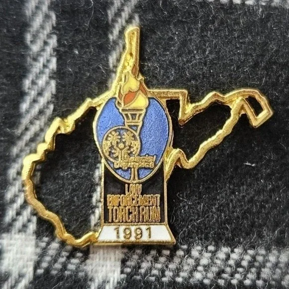 VTG 1991 Law Enforcemnt Torch‎ Run West Virginia Gold Tone Lapel Pin