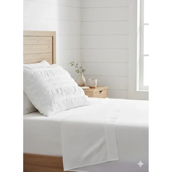 Pottery Barn Teen Cocoon Voile Quilted Sham White Standard‎ 20x26 Textured Puffy