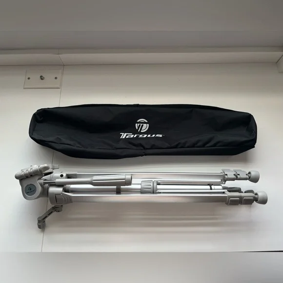 NWT Targus Compact Pro Tripod Camera SLR with Case