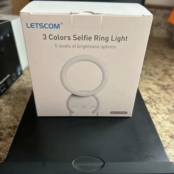 NEW IN BOX Letscom Selfie Ring Light with 3 Colors