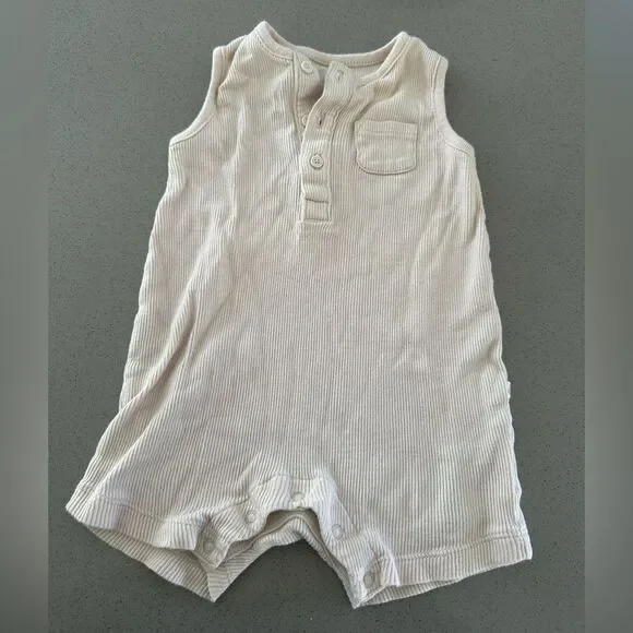 Baby Gap cream color ribbed short sleeve romper size 3-6 months