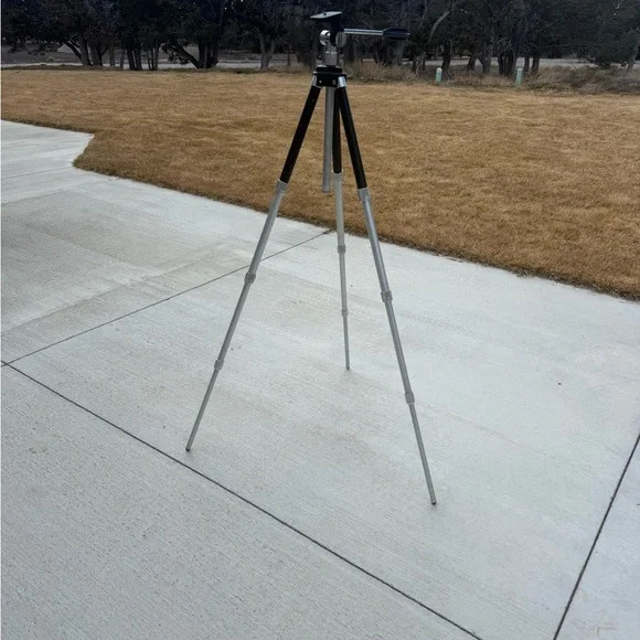 Star D Falcon Deluxe Extendable Tripod