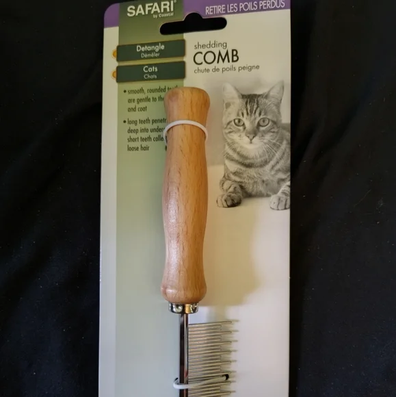 Safari Shedding Comb for Cats - Natural Wood Handle