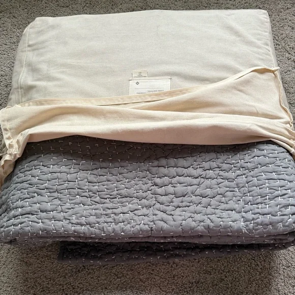COYUCHI PEBBLED HANDSTICHED ORGANIC COTTON QUILT KING