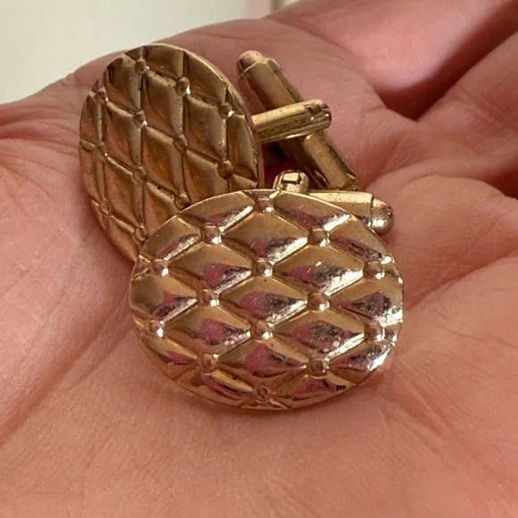 Vintage mid century modern Gold tone quilted slant shank oval cufflink