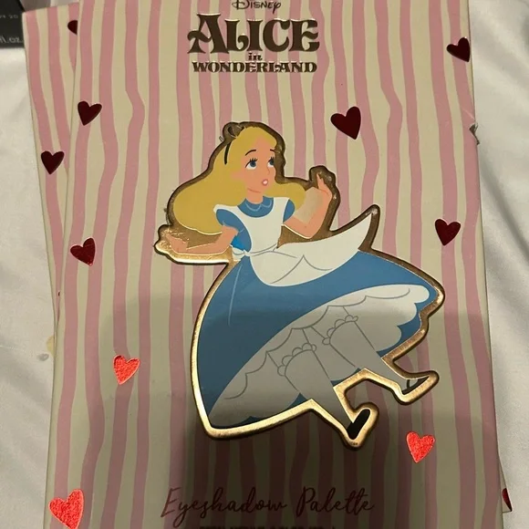 Alice In Wonderland Taste In Beauty Eye makeup Palette 12 Color Eyeshadow Disney
