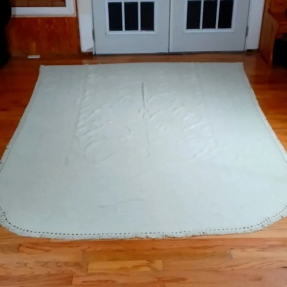 Vintage Collectible Embossed‎ Floral Cream Fringed Twin Bed Spread 88…