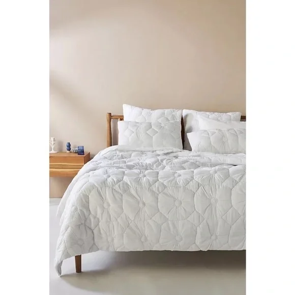 Anthropologie Estie Voile Quilt sz Queen NWT