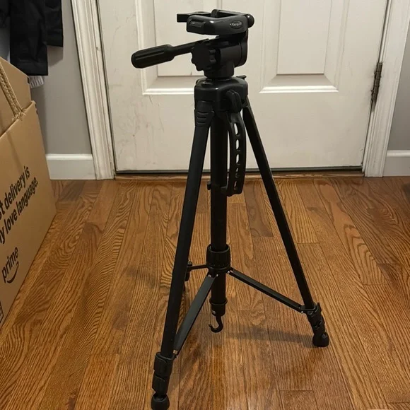 Targus Black Professional Tripod with Adjustable Legs