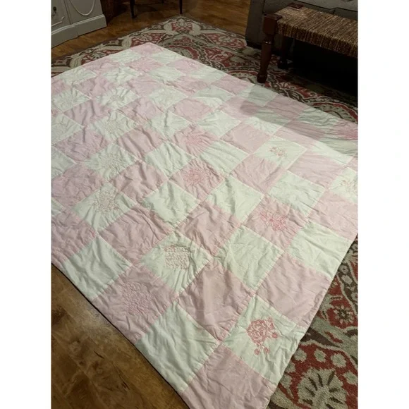 Handmade Patchwork Quilt Twin/Full Pink White Floral Hand Embroidered Vintage