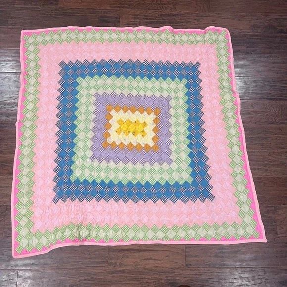 Vtg Handcrafted Gingham Patchwork Trip Around the World Quilt Pink Green 44x46