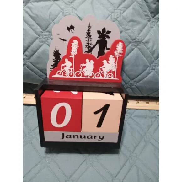 Stranger Things Block Calendar Perpetual Wood Dice Calendar Desk Display Scene