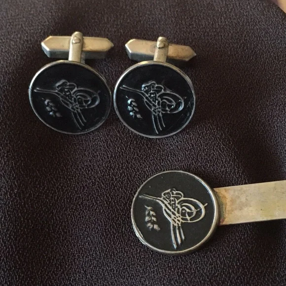 Vintage Silver tie clip and cufflinks .
