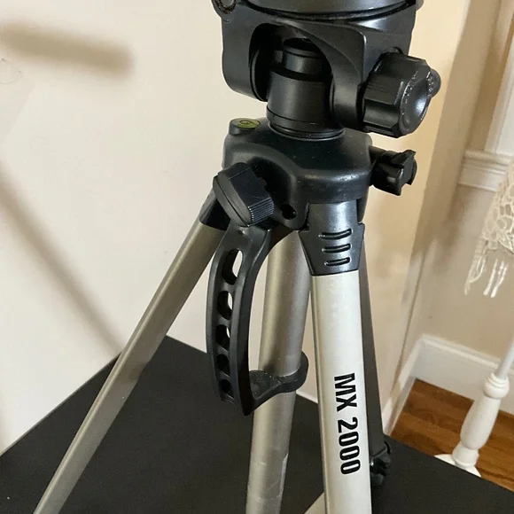 MX 2000 tripod