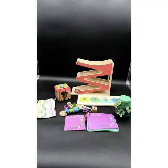 Lovevery Play Kit The Pioneer 16-18M Montessori, Incomplete Set