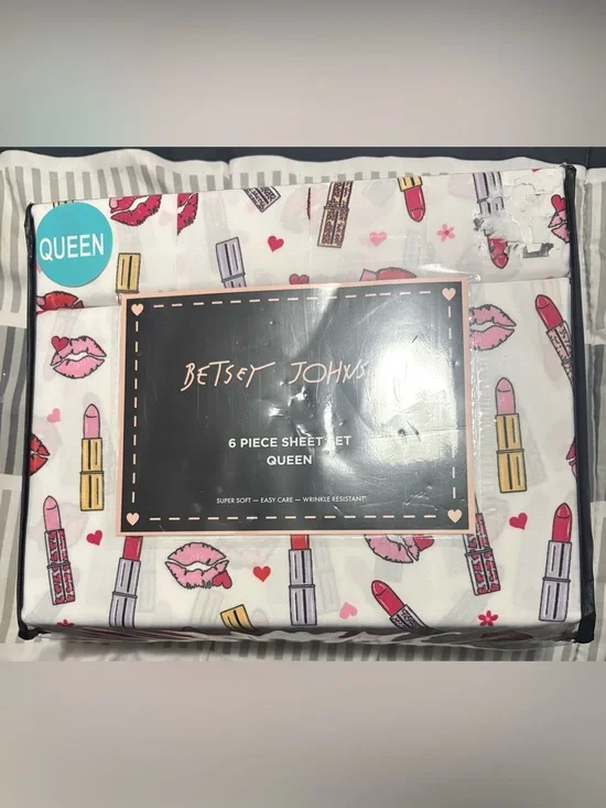 Betsey Johnson White Sheet Set with Pink & Red Lipstick Kiss Print