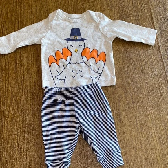 Nwot Carter’s outfit size NB