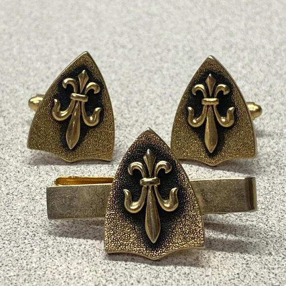 Vintage SWANK Gold Tone Fleur de Lis Old Money Cufflink Tie Bar Set Formal Wear