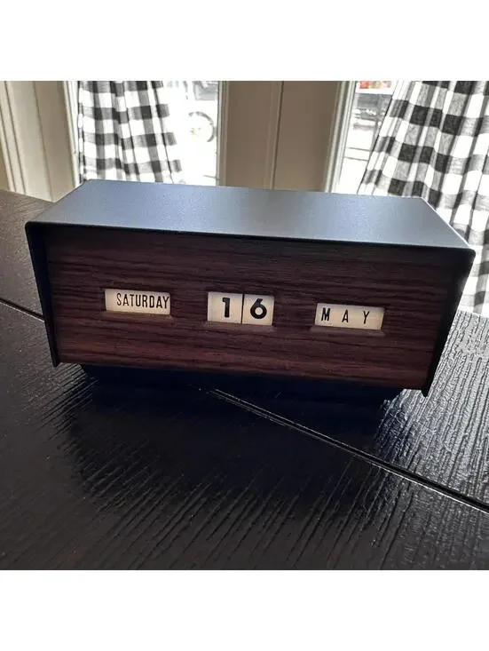 Vintage Made In Japan Metal Flip Perpetual Desk Calendar Woodgrain EUC