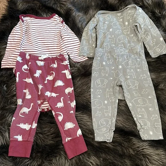 Bundle 2 Carter’s outfits