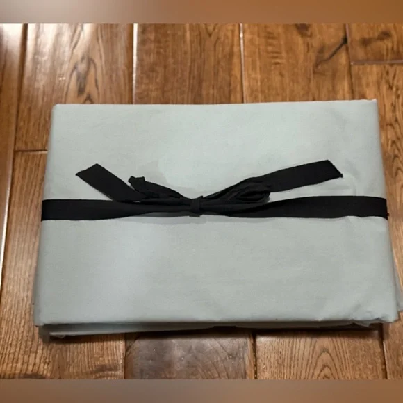 NEW West Elm Organic Soft Cotton Percale Flat Sheet, King. Color: Arctic Blue.