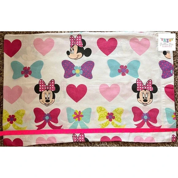 Twin Sheet Set plus one pillowcase‎ with Minnie Mouse, bows, hearts, Disney
