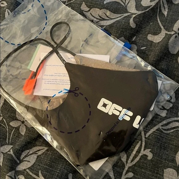 NWT Off-White Black and White Mask Super Cool Size L/ XL