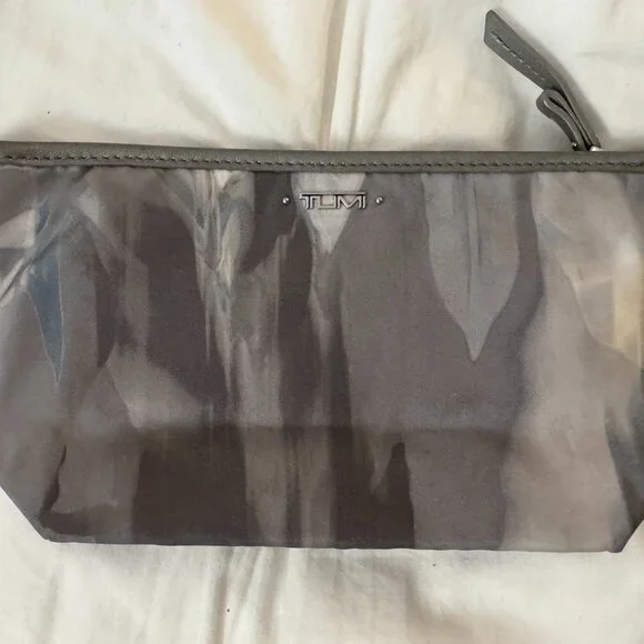 📸 Tumi Gray Cosmetic Bag Sleek Minimalist Design