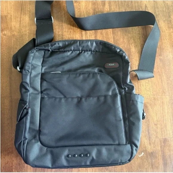 Tumi Flow T Tech Crossbody Bag Travel Black Red Nylon Organizer