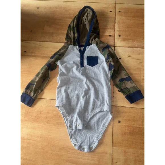 Carters Camouflage‎ Raglan Hooded Bodysuit Onesie 24 Months