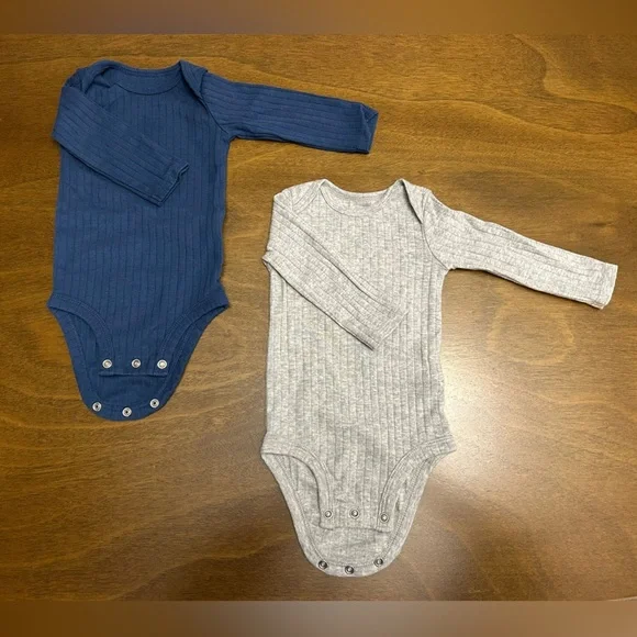 2ct Long Sleeve Baby Bodysuits‎ 3-6 Months. Carters (0243)