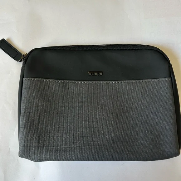 Tumi black and gray mens toiletry bag