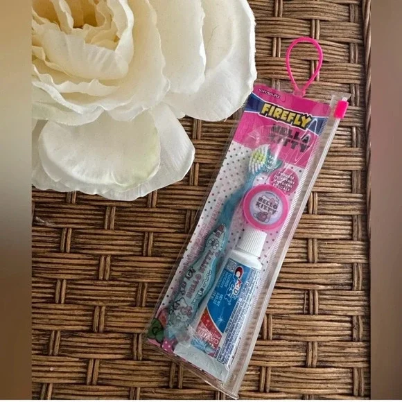 Hello Kitty Kids Soft Toothbrush Oral NWT Care Travel Kit