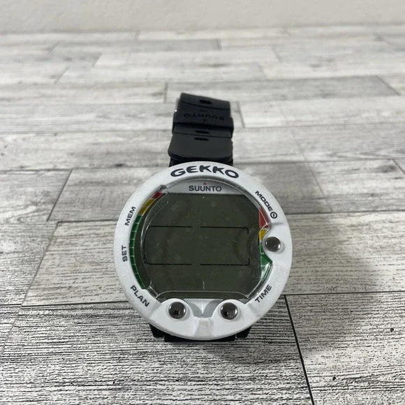 Suunto Gecko Wrist Dive Computer For Scuba Diving (PARTS ONLY NOT TESTED)